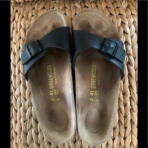 Birkenstock sandals black size 41 women’s 10 😎